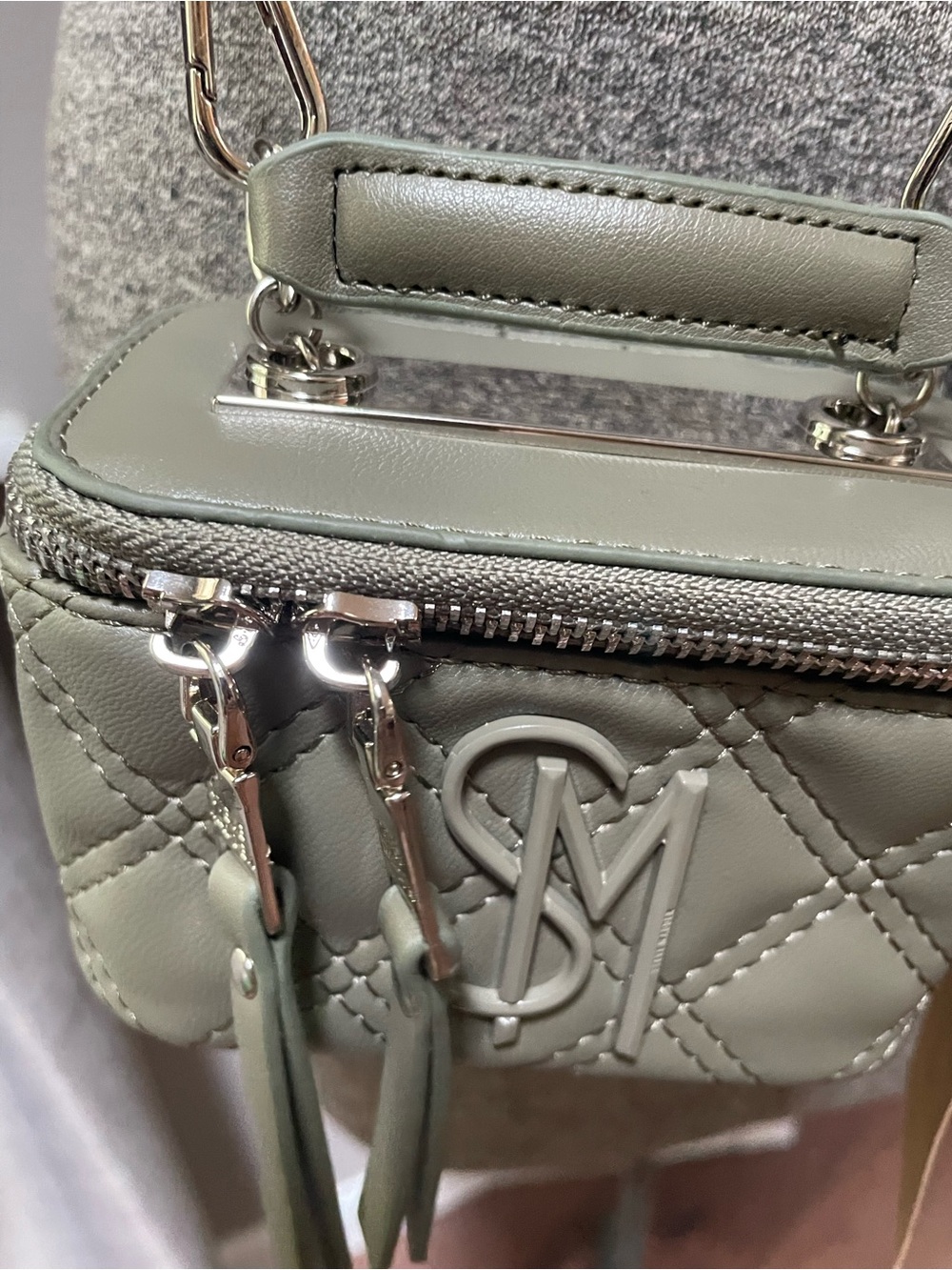 Steve Madden Mini Quilted Vanity Case Olive Crossbody - Picture 5 of 13